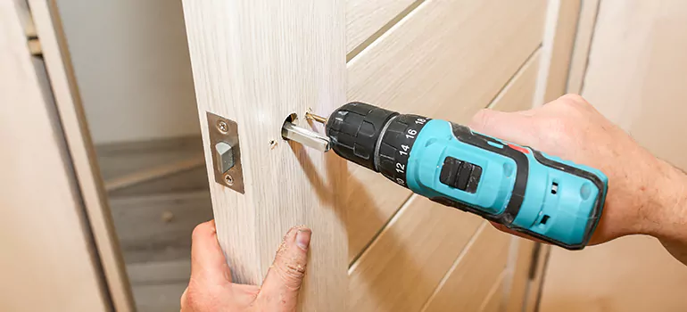 Old Door Knob Repair in Largo, FL